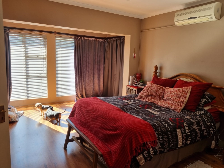 To Let 4 Bedroom Property for Rent in Langenhovenpark Free State